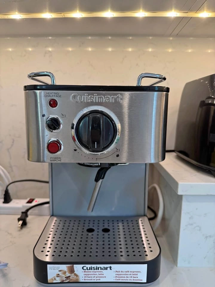 Cuisinart EM-100C 15-Bar Espresso Machine with Milk Frother