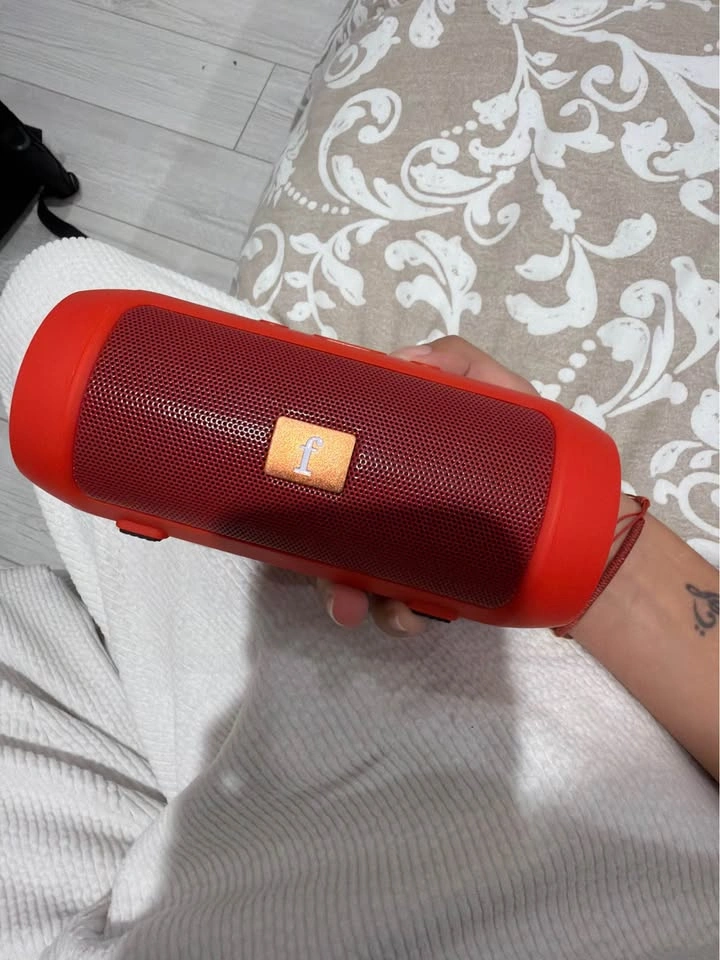 Portable Bluetooth Speaker - USB-C Rechargeable - Excellent Cond - photo 4