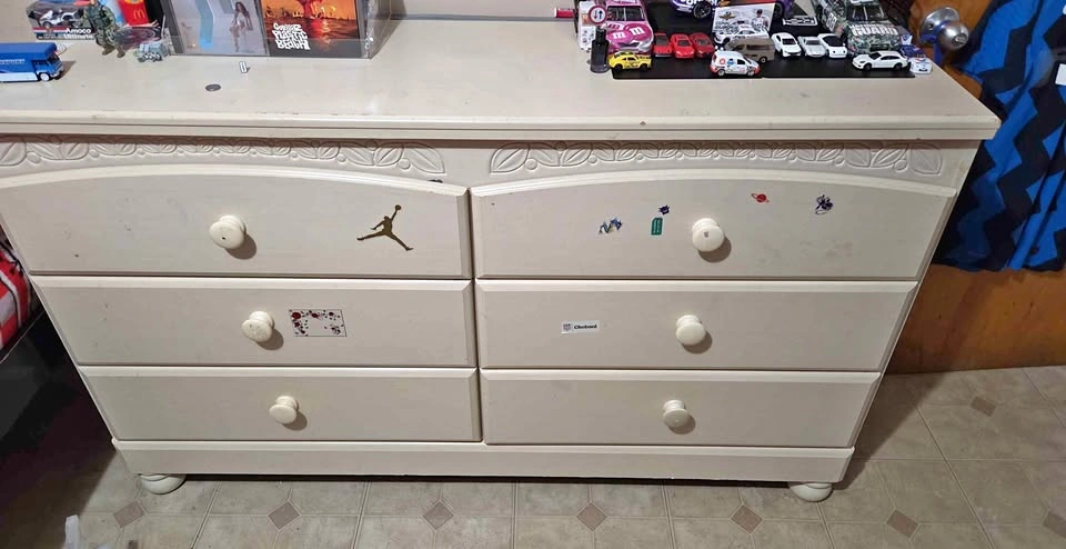 6 Drawer Dresser in White