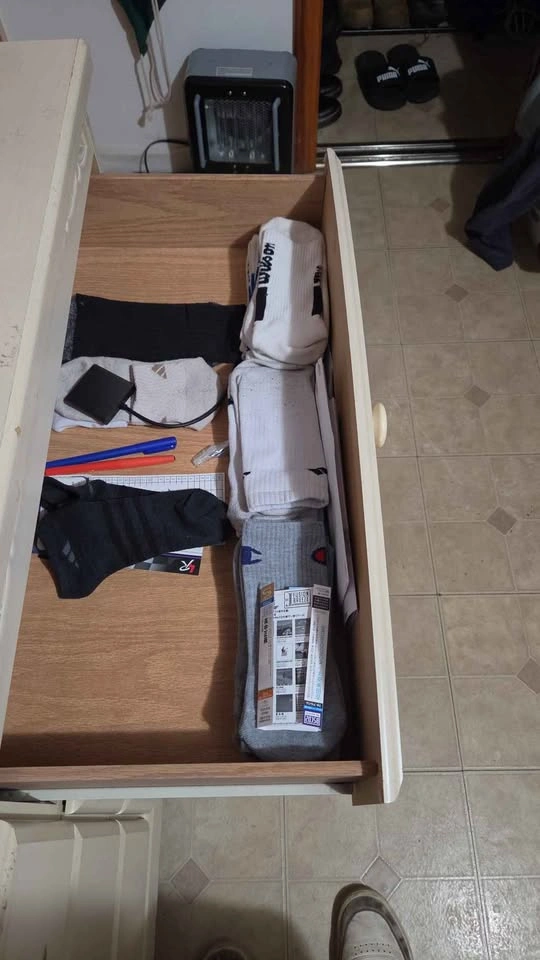 6 Drawer Dresser in White - photo 2