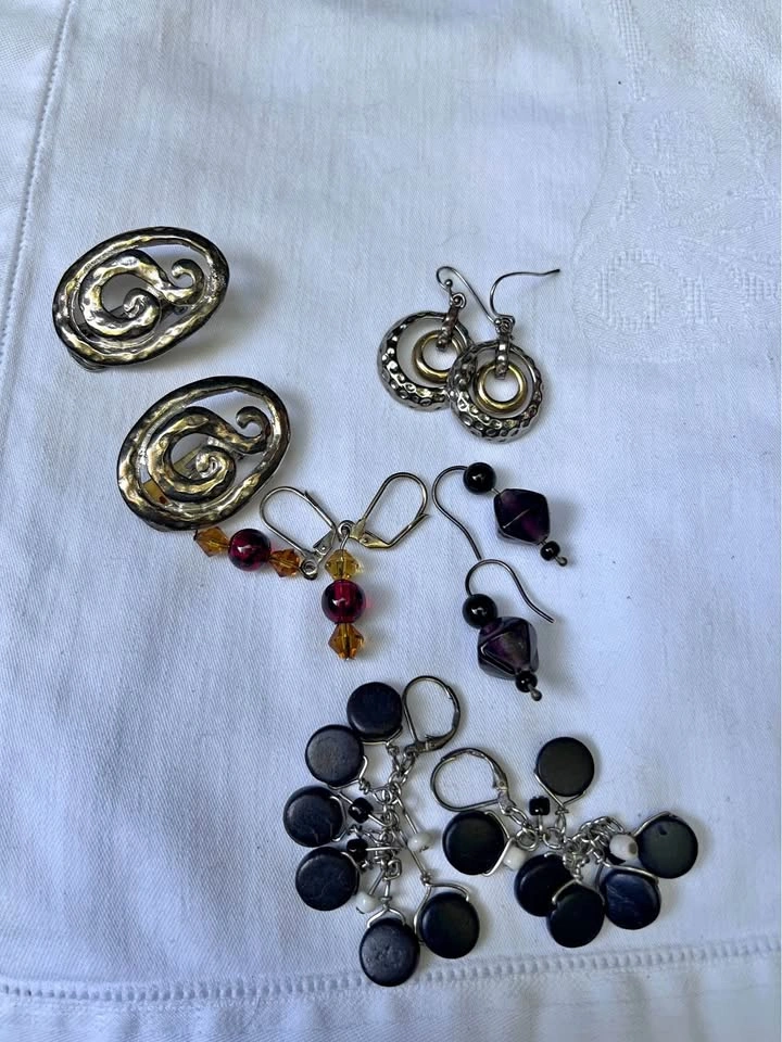 Lot of 5 pairs of earrings