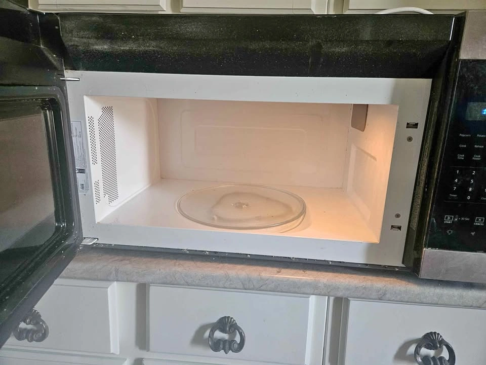 Whirlpool Over the stove Microwave