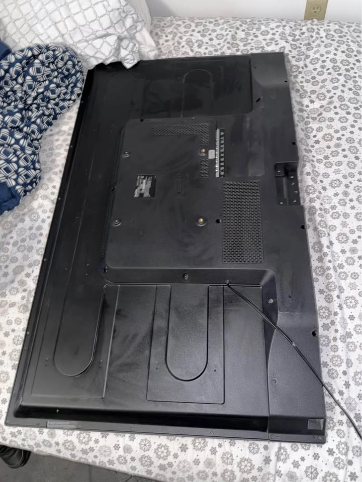 Quasar 46” LED TV LE46D5QFM — Backlight Issue - photo 2