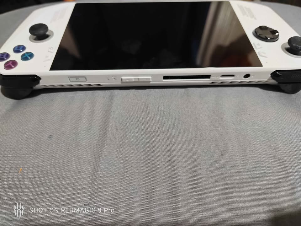ASUS ROG Ally - 7" FHD IPS, AMD Ryzen, 512GB SSD, iGPU - photo 3