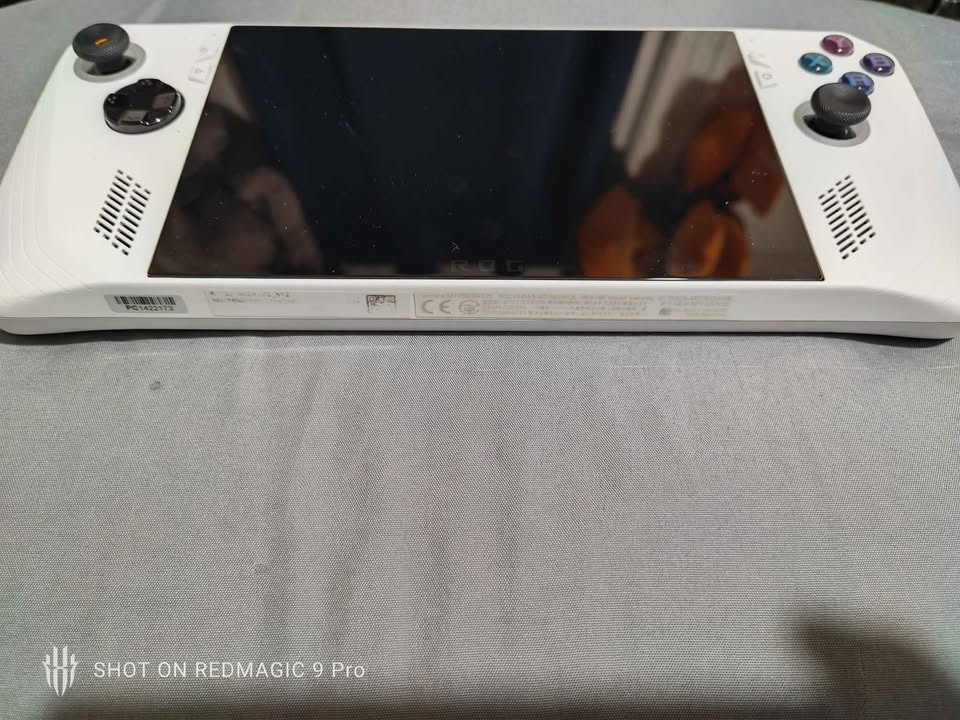 ASUS ROG Ally - 7" FHD IPS, AMD Ryzen, 512GB SSD, iGPU - photo 4