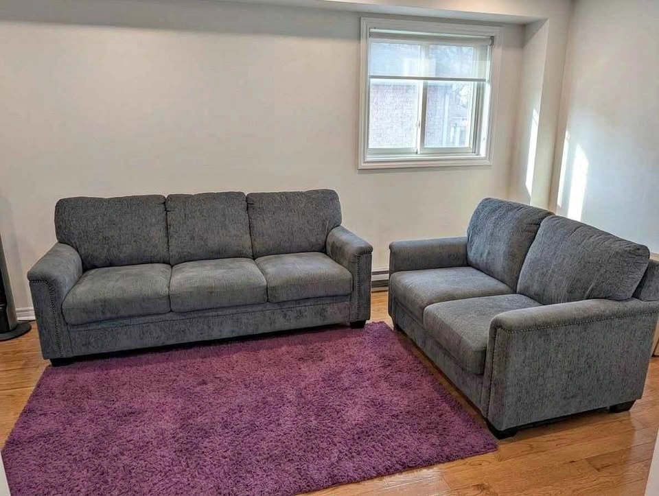 Leon’s Sofa & Loveseat Set – Charcoal Grey (Excellent Condition)