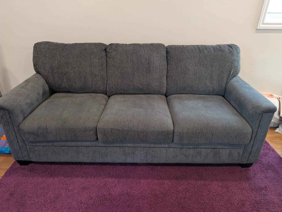 Leon’s Sofa & Loveseat Set – Charcoal Grey (Excellent Condition) - photo 4