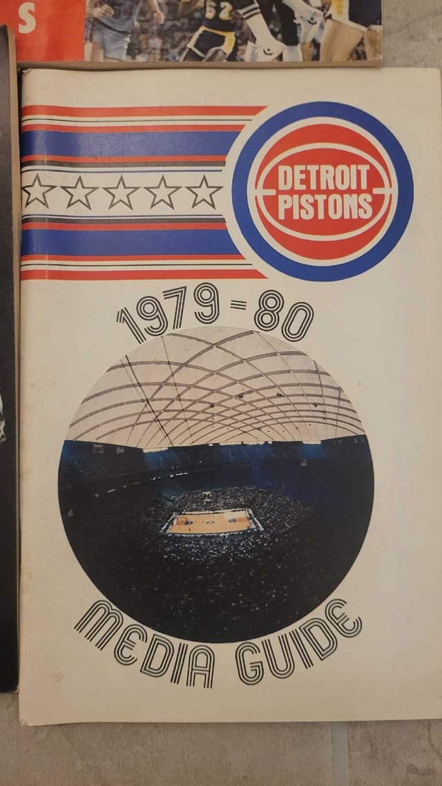 Detroit Pistons NBA vintage media guides - photo 2