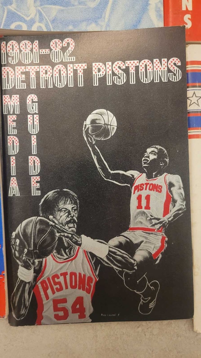 Detroit Pistons NBA vintage media guides - photo 3