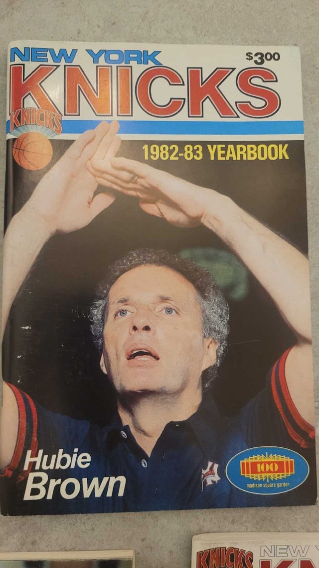 New York Knicks NBA vintage media guides - photo 5
