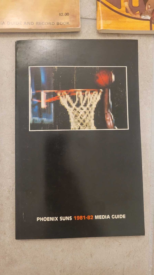 Pheonix Suns NBA vintage media guides - photo 3