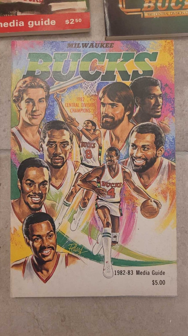 Milwaukee Bucks NBA vintage media guides - photo 2