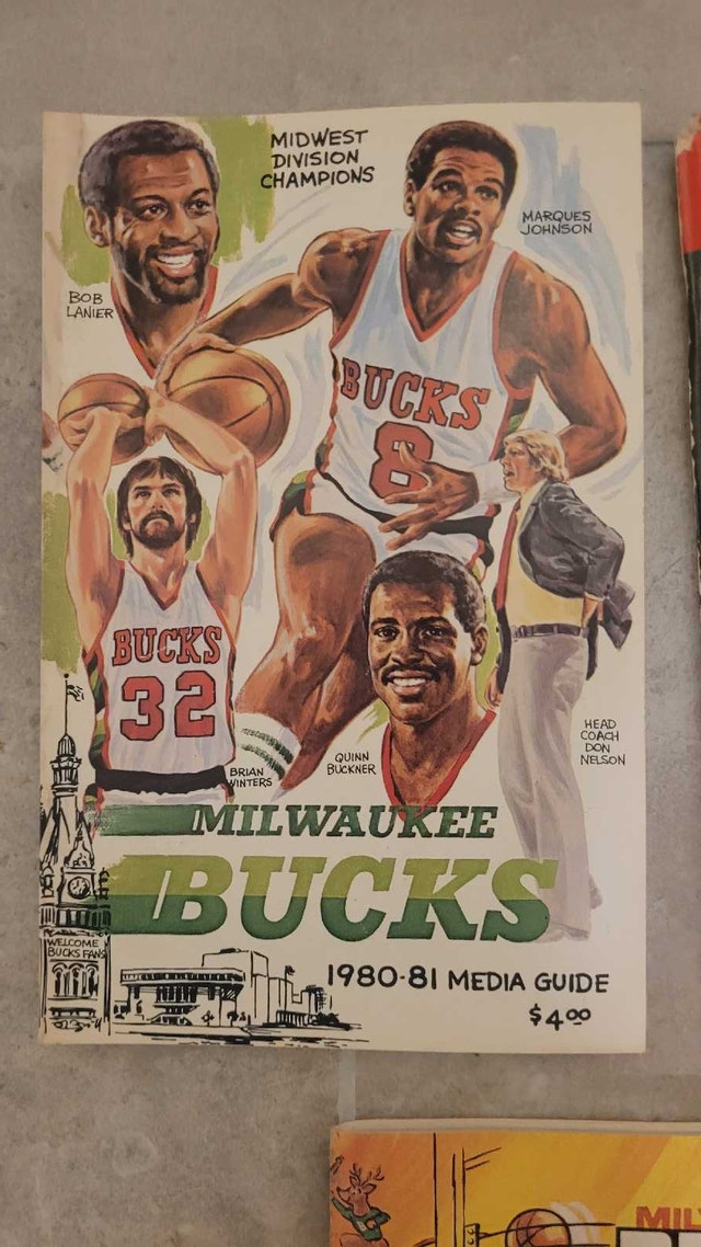 Milwaukee Bucks NBA vintage media guides - photo 4