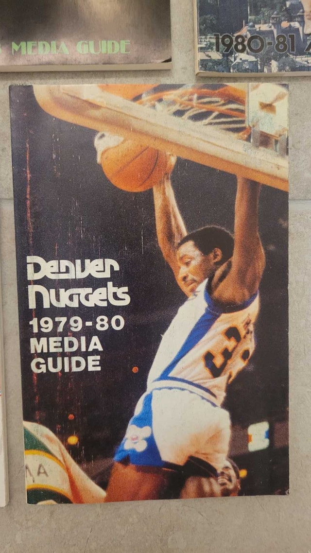 Denver Nuggets NBA vintage media guides - photo 5