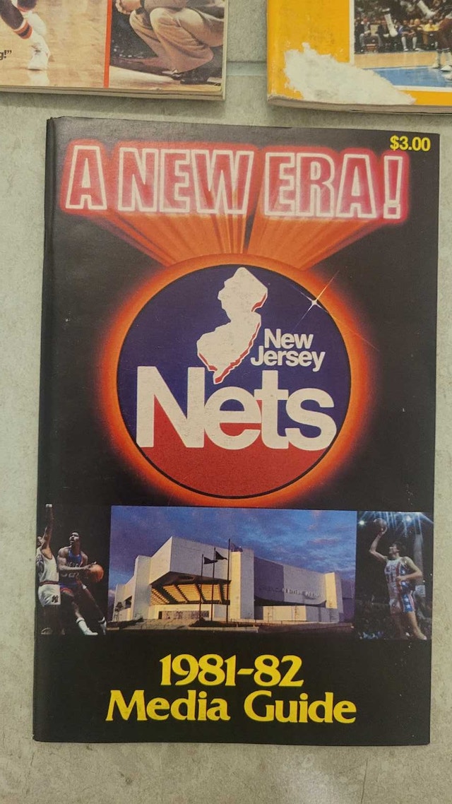 New Jersey Nets vintage NBA media guides - photo 2