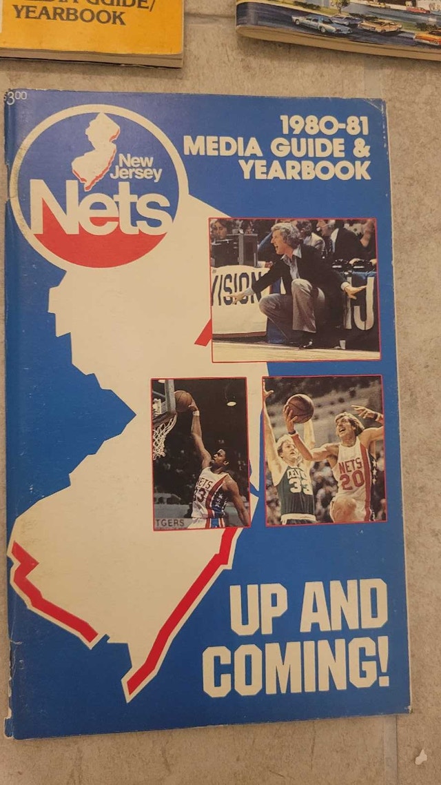 New Jersey Nets vintage NBA media guides - photo 3