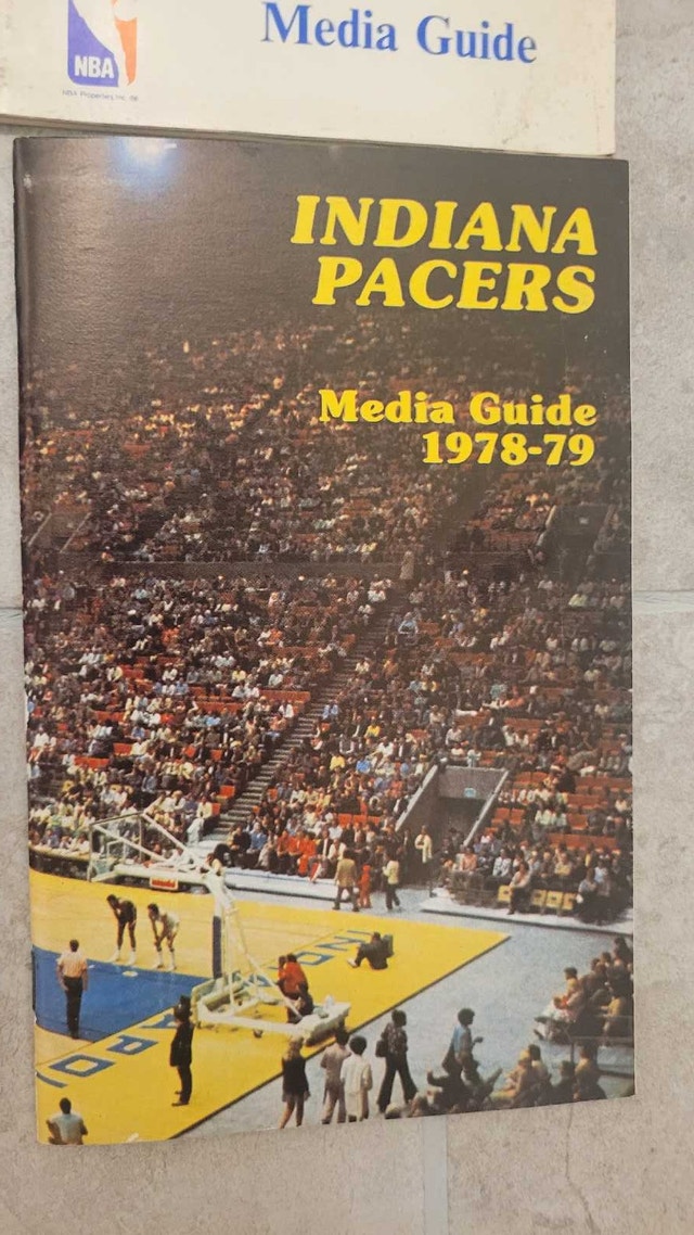 Indiana Pacers vintage NBA media guides - photo 3