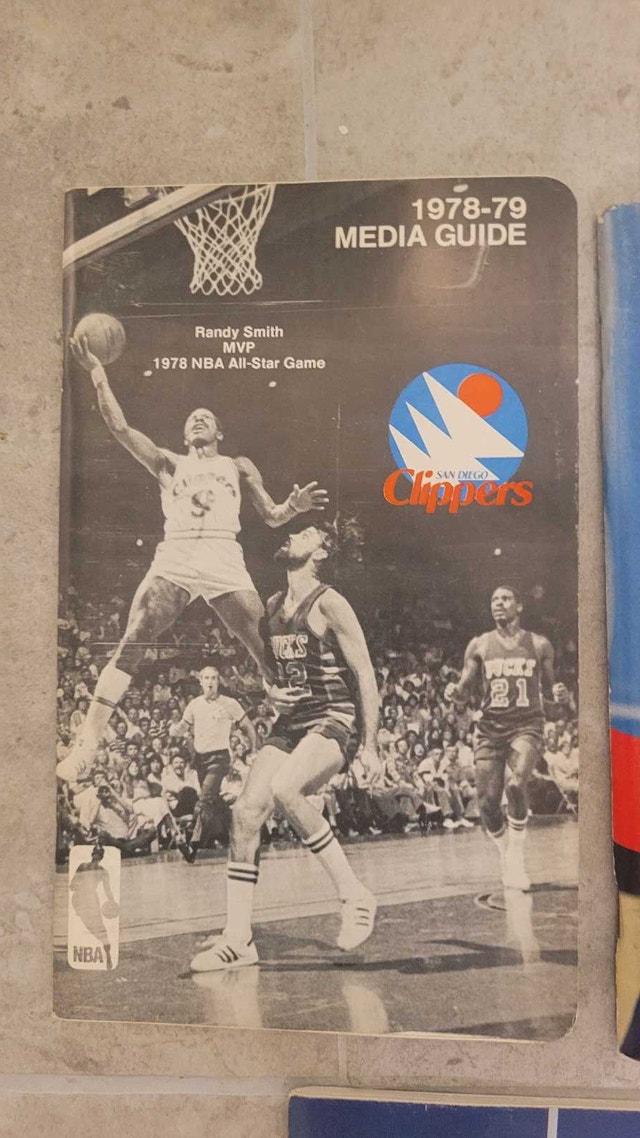 San Diego Clippers vintage NBA media guides - photo 2