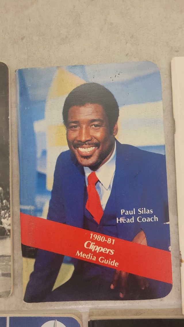 San Diego Clippers vintage NBA media guides - photo 3