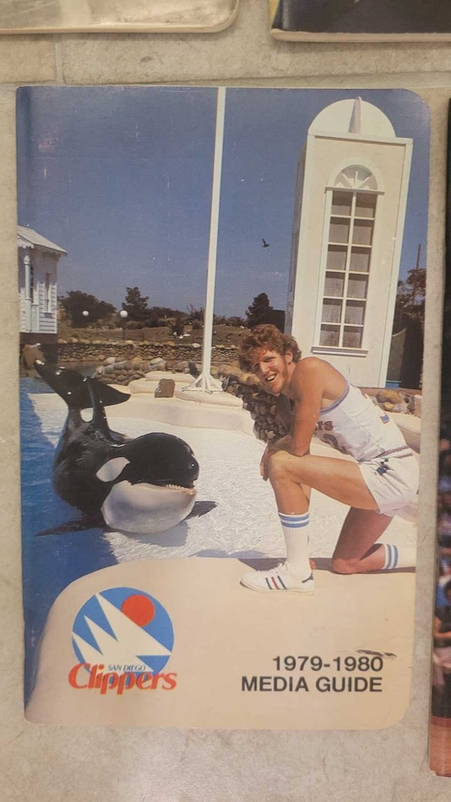 San Diego Clippers vintage NBA media guides - photo 5