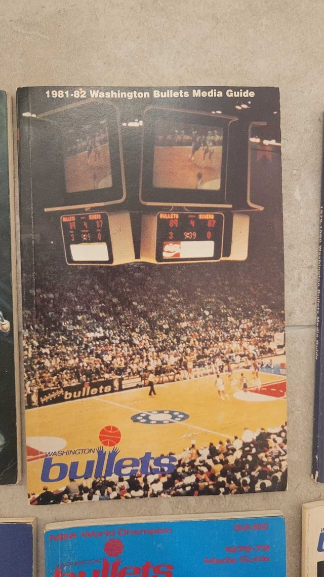 Washington Bullets vintage NBA media guides - photo 4