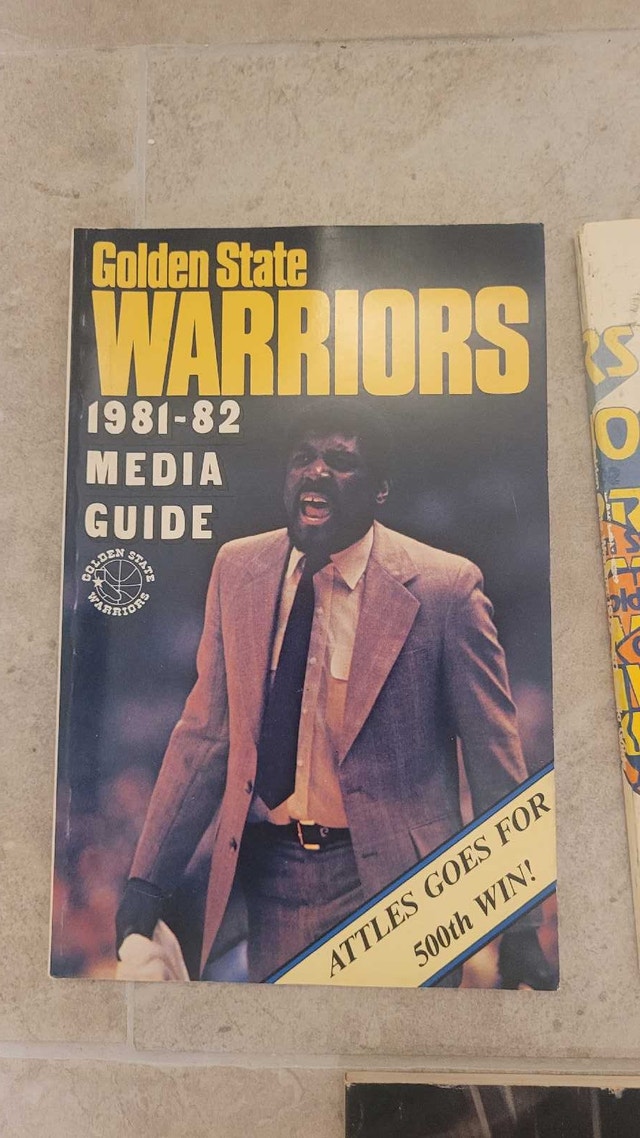 Golden State Warriors vintage NBA Media Guides - photo 2