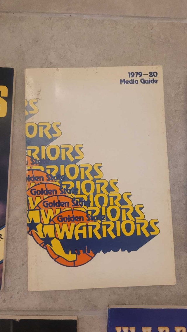 Golden State Warriors vintage NBA Media Guides - photo 3