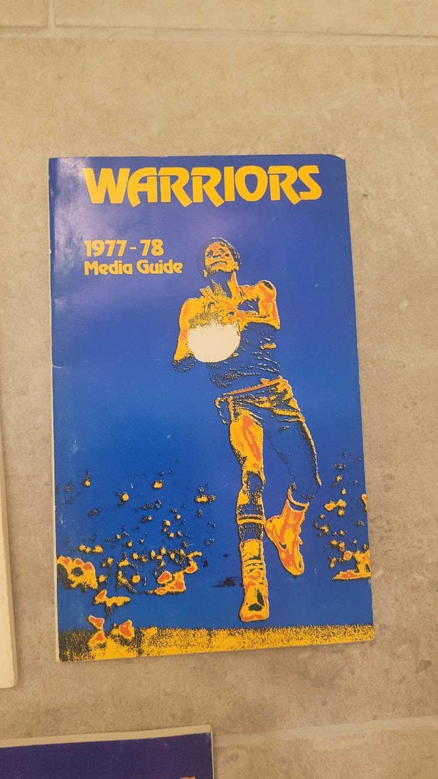 Golden State Warriors vintage NBA Media Guides - photo 4