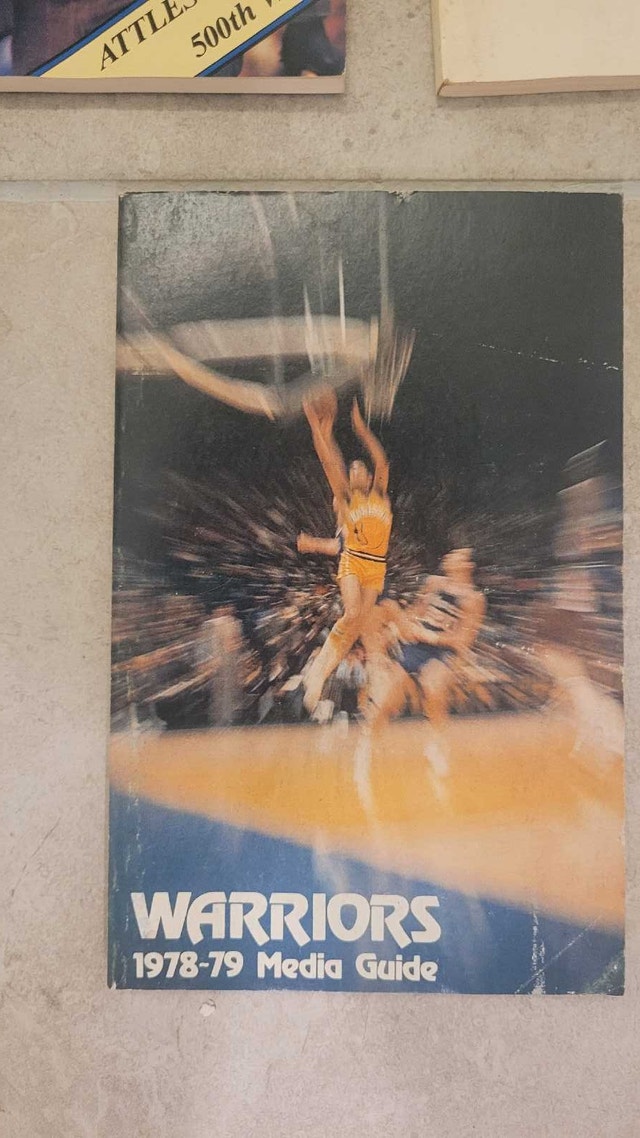 Golden State Warriors vintage NBA Media Guides - photo 5