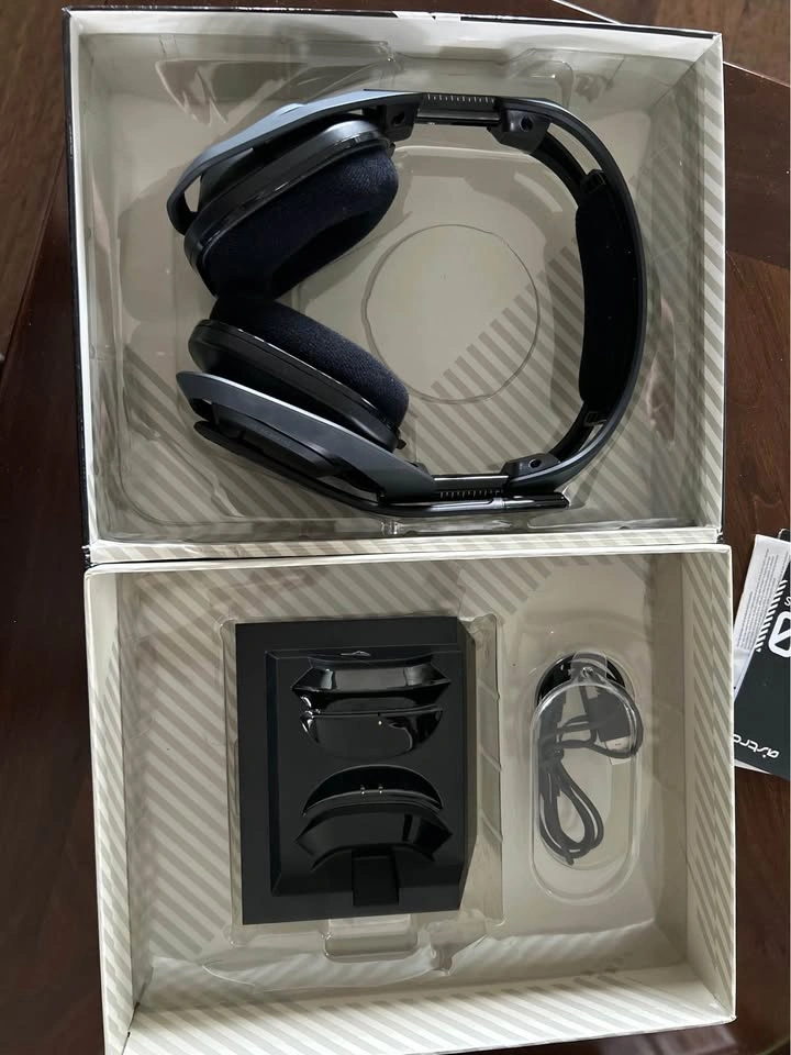 Astro A50 wireless gaming headset - photo 3