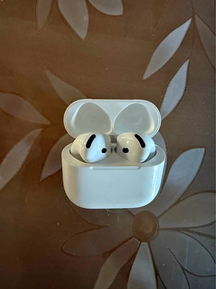 Apple AirPods (3rd Generation) with Charging Case