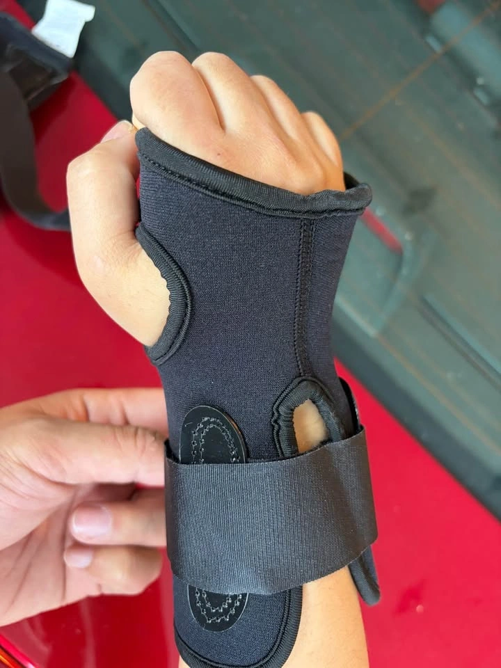 Black Wrist Guards - photo 2
