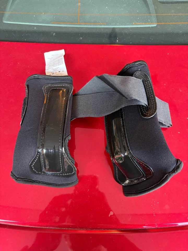 Black Wrist Guards - photo 3