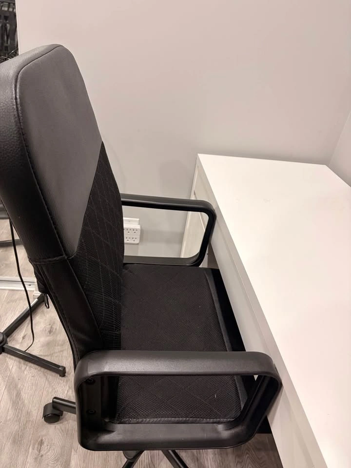 IKEA RENBERGET Office Chair - Black, Like New - photo 2