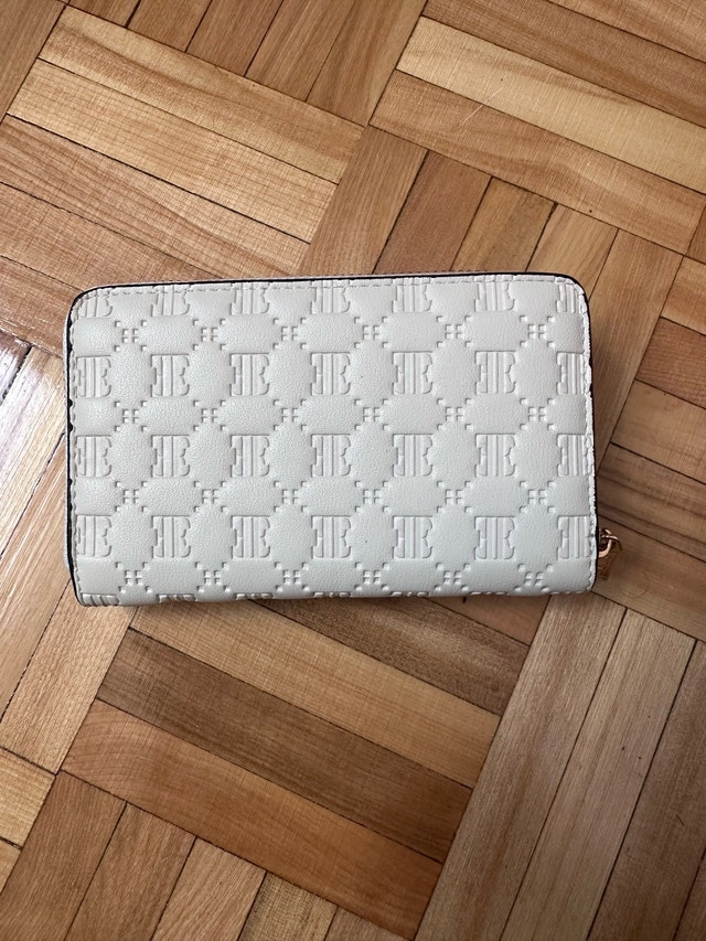 Brand new!! Elle Monogram Embossed Zip Around Wallet - photo 2