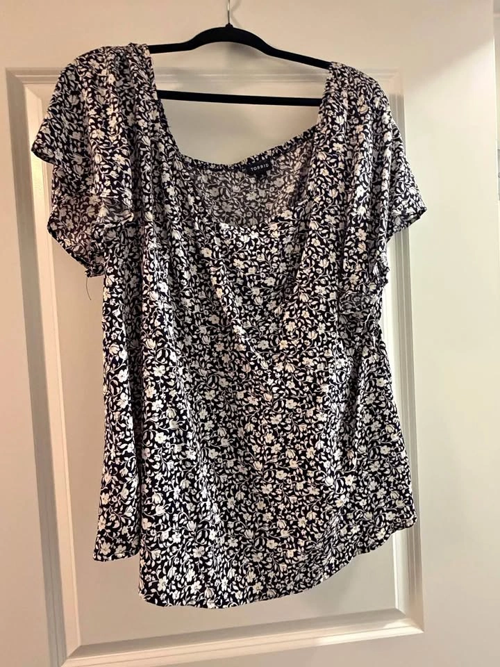 Torrid Floral Short Sleeve Blouse