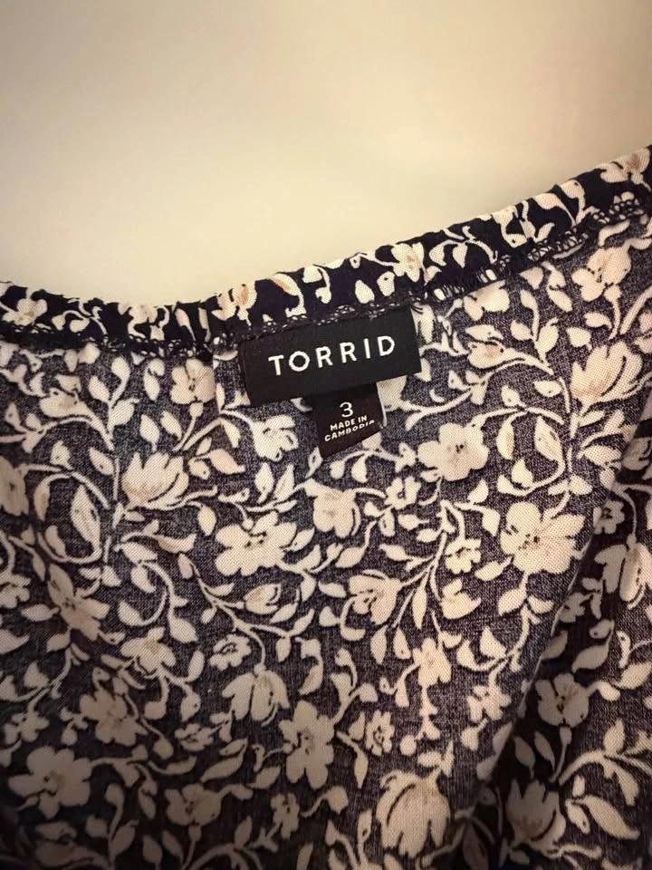 Torrid Floral Short Sleeve Blouse - photo 2