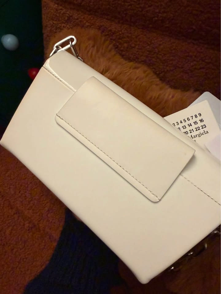 Authentic Maison Margiela Snatched Classique Crossbody Bag - photo 3