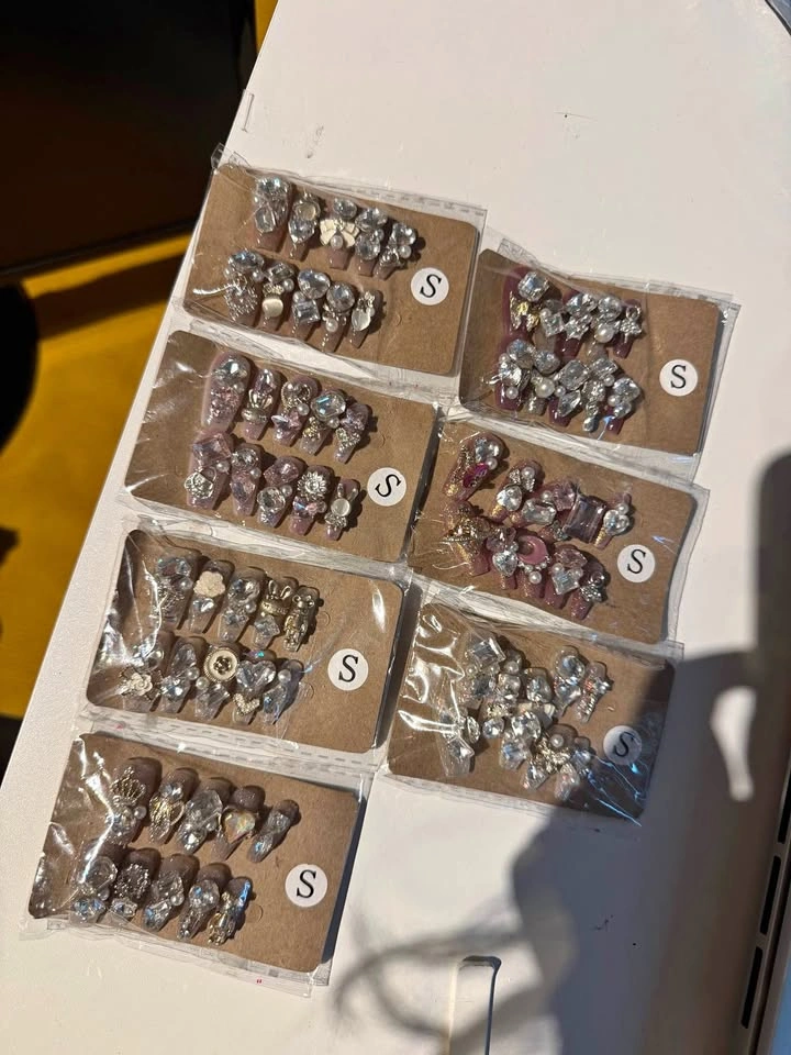 Press on nails