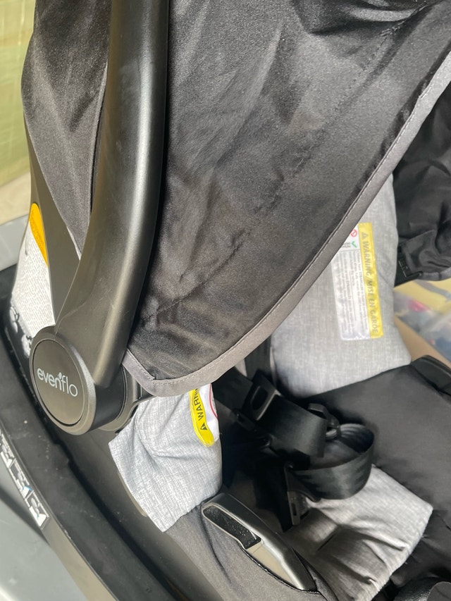Evenflo Infant Car Seat + Free Toy - photo 5