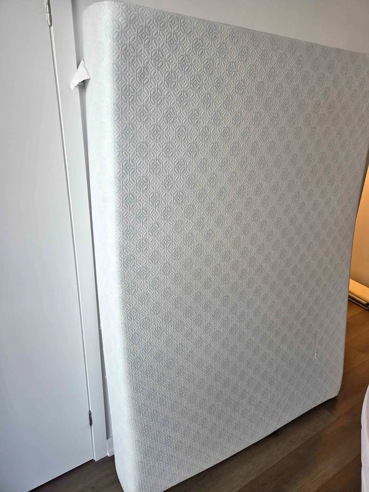Zinus Full size mattress - medium firm 8 inch