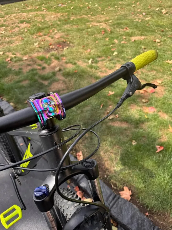 Trek Marlin 6 Bike with upgraded tires image indicator(7)