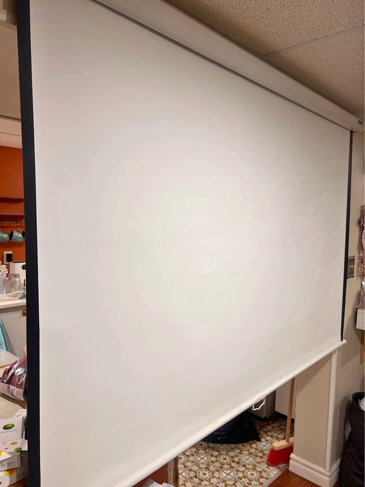 Projector W/ Screen
