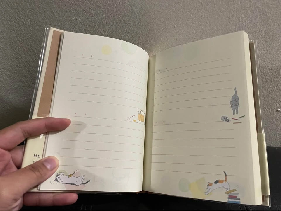 Hardcover Diary with cat design - photo 3