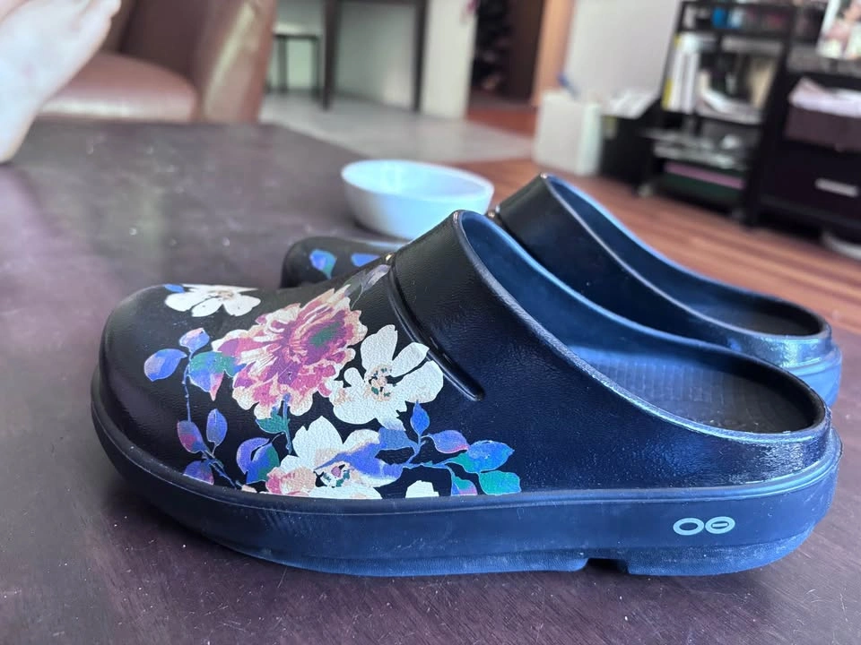 OOFOS Limited Clogs Size 7 Women - photo 2
