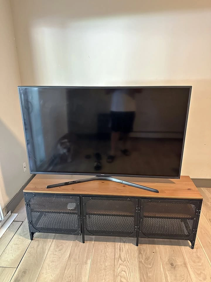60" Samsung 4K Smart TV (4K UHD) with Remote $200 OBO