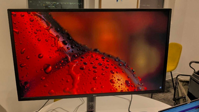 Lg 32" 4K UHD Monitor || Inbuilt Speakers
