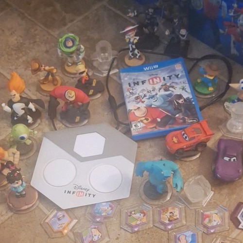 Disney Infinity Wii U Figures Lot Mr. Incredible Buzz Woody Acce