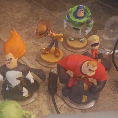 Disney Infinity Wii U Figures Lot Mr. Incredible Buzz Woody Acce - photo 3