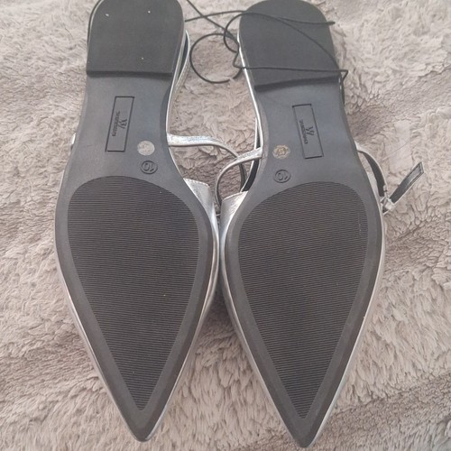 Worthington Silver Pointed Toe Flats Buckle Accent Women's Size - photo 4